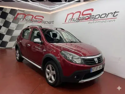 Usado Dacia Sandero Stepway 90 CV (66 kW) 2011 Granate Berlina