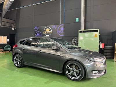 Gris / plata Usado 2018 Ford Focus ST-Line Berlina | 12.990 € (Buen precio)
