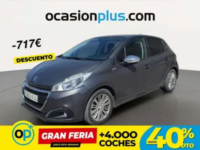Usado Peugeot 208 Style 82 CV (60 kW) 2018 Gris Utilitario