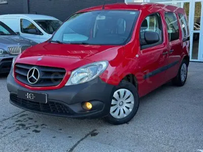 Usado Mercedes Citan 109 90 CV (66 kW) 2016 Rojo Monovolumen