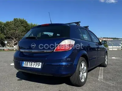 Usado Opel Astra Cosmo 150 CV (110 kW) 2007 Azul Berlina