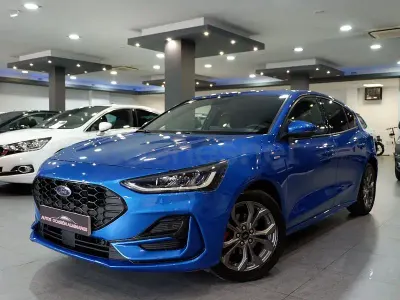 Używany Ford Focus ST-Line 125 KM (91 kW) 2022 Niebieski Sedan/Limuzyna