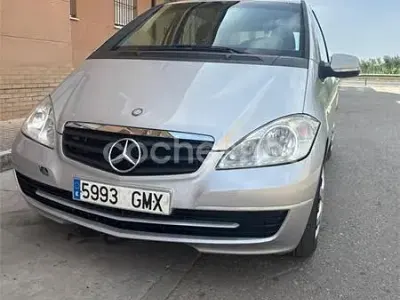 Usado Mercedes A180 Avantgarde 109 HP (80 kW) 2009 Cinzento Monovolume