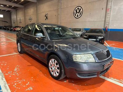 Gris / plata Usado 2007 Skoda Superb Comfort Berlina | 2900 €