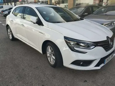 Usado Renault Mégane Zen 132 CV (97 kW) 2017 Blanco Utilitario