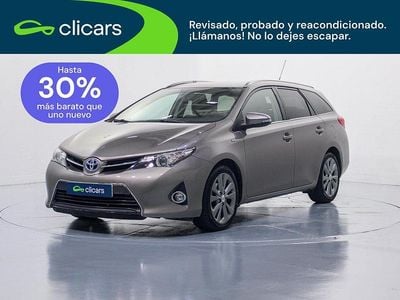 Usado Toyota Auris Touring Sports Active 136 CV (100 kW) 2014 Marrón Familiar