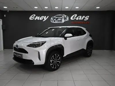 Begagnad Toyota Yaris Cross Active 116 HK (85 kW) 2024 Vit SUV
