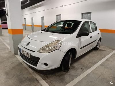 Blanco Usado 2013 Renault Clio III Collection Berlina | 4500 €