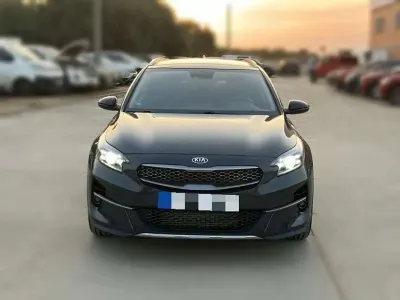 Usado Kia XCeed 136 CV (100 kW) 2021 Gris SUV