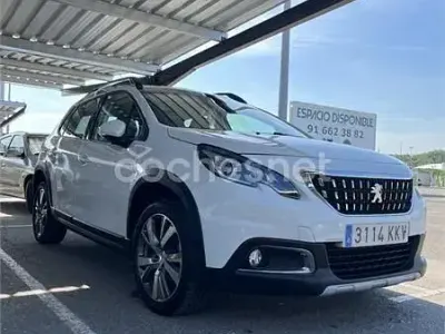 Usado Peugeot 2008 Allure 120 CV (88 kW) 2018 Blanco SUV