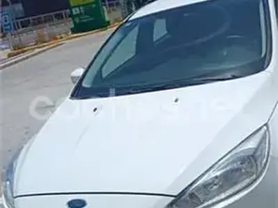 Usado Ford Focus Trend 125 CV (91 kW) 2015 Blanco Berlina
