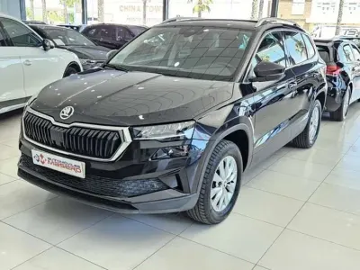 Usado Skoda Karoq Ambition 116 CV (85 kW) 2022 Negro SUV