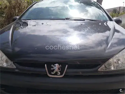 Usado Peugeot 206 75 CV (55 kW) 2007 Negro Berlina