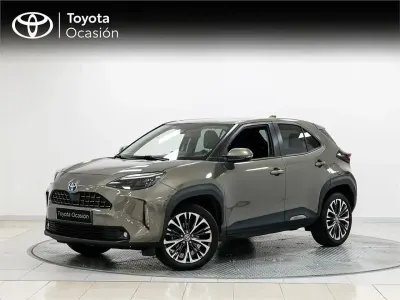 Usado Toyota Yaris Hybrid Style 116 CV (85 kW) 2023 Bronce
