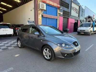 Usado Seat Altea Reference 105 CV (77 kW) 2012 Gris / plata Monovolumen