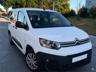 Usado Citroën Berlingo Feel 102 CV (75 kW) 2022 Blanco Monovolumen