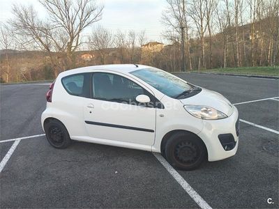 Usado Peugeot 107 68 CV (50 kW) 2012 Blanco Utilitario