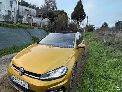 Usado VW Golf VII Sportline 115 CV (84 kW) 2018 Amarillo Familiar