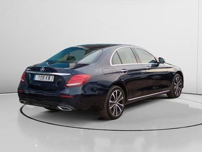 Usado Mercedes E300 Avantgarde 320 CV (235 kW) 2019 Azul Berlina