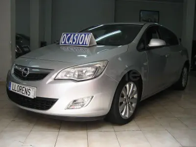 Usado Opel Astra Edition 115 CV (84 kW) 2010 Gris / plata Berlina