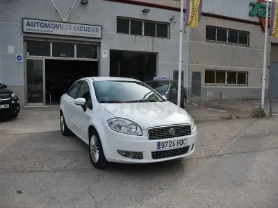 Usado Fiat Linea Dynamic 77 CV (56 kW) 2011 Blanco Berlina