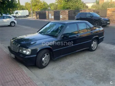 Usado Mercedes 190 126 CV (92 kW) 1985 Verde Berlina