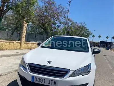 Usado Peugeot 308 Active 100 CV (73 kW) 2016 Blanco Berlina