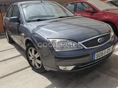 Usado Ford Mondeo Ghia 130 CV (95 kW) 2003 Gris / plata Berlina