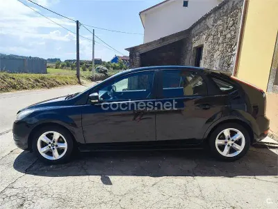Usado Ford Focus Trend 90 CV (66 kW) 2010 Negro Berlina