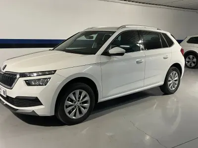Usado Skoda Kamiq 110 CV (80 kW) 2022 Blanco SUV