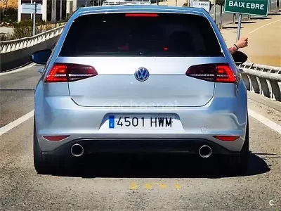 Usado VW Golf VII Advance 105 CV (77 kW) 2014 Gris / plata Berlina