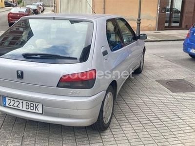 Usado Peugeot 306 90 CV (66 kW) 2000 Gris / plata Berlina