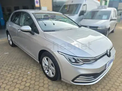 Usado VW Golf VIII Life 116 CV (85 kW) 2022 Gris / plata Berlina