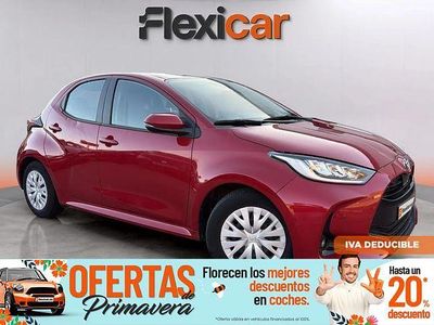 Usado Toyota Yaris Hybrid Active 116 CV (85 kW) 2023 Rojo Berlina