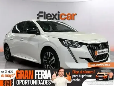 Usado Peugeot 208 Allure 100 CV (73 kW) 2023 Blanco Utilitario