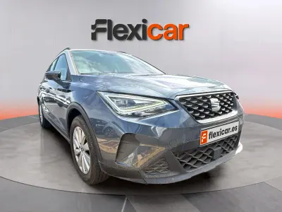Usado Seat Arona Style 110 CV (80 kW) 2023 Gris SUV
