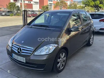 Usado Mercedes A180 Avantgarde 109 CV (80 kW) 2010 Marrón Monovolumen
