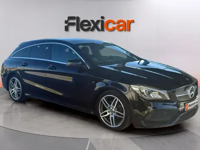 Usado Mercedes CLA200 Shooting Brake 136 CV (100 kW) 2018 Negro Familiar