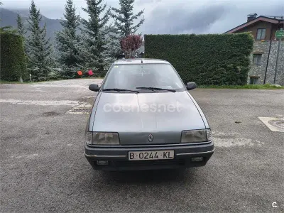 Usado Renault R9 80 CV (58 kW) 1989 Gris / plata Berlina