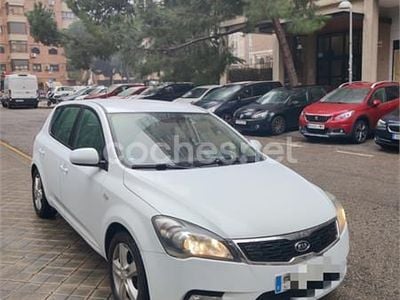 Blanco Usado 2011 Kia Ceed Active Utilitario | 7900 € (Un poco caro)