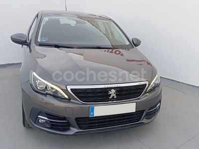 Usado Peugeot 308 Active 130 CV (95 kW) 2021 Gris / plata Berlina