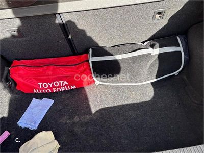 Usado Toyota Auris Active 132 CV (97 kW) 2011 Gris / plata Utilitario