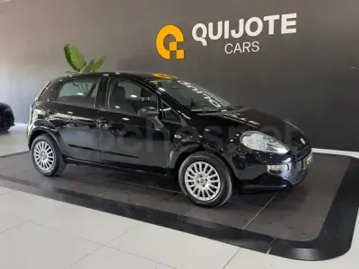 Usado Fiat Punto Pop 69 HP (50 kW) 2014 Preto Citadino