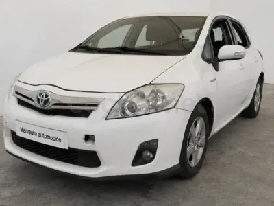 Usado Toyota Auris Hybrid Active 136 CV (100 kW) 2012 Blanco Berlina