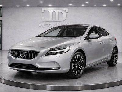 Usado Volvo V40 Inscription 120 CV (88 kW) 2017 Gris / plata Berlina