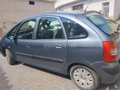 Usado Citroën Xsara Picasso 110 CV (80 kW) 2008 Gris / plata Monovolumen