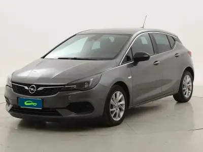 Usado Opel Astra Elegance 122 CV (89 kW) 2021