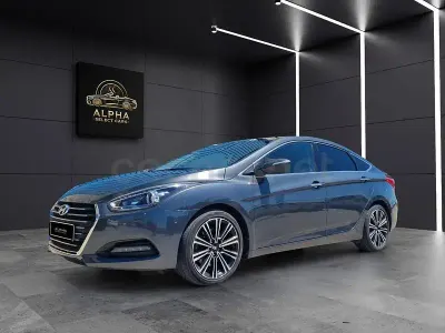 Usado Hyundai i40 141 CV (103 kW) 2015 Gris / plata Berlina