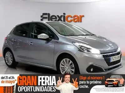 Używany Peugeot 208 Signature Sky 99 KM (72 kW) 2019 Szary Hatchback