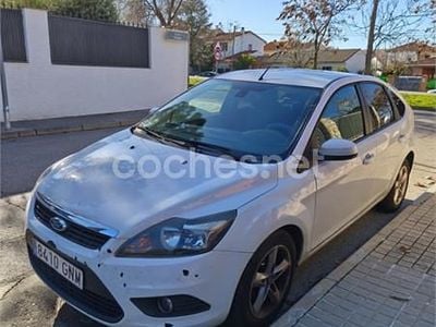 Usado Ford Focus Trend 109 CV (80 kW) 2009 Blanco Berlina